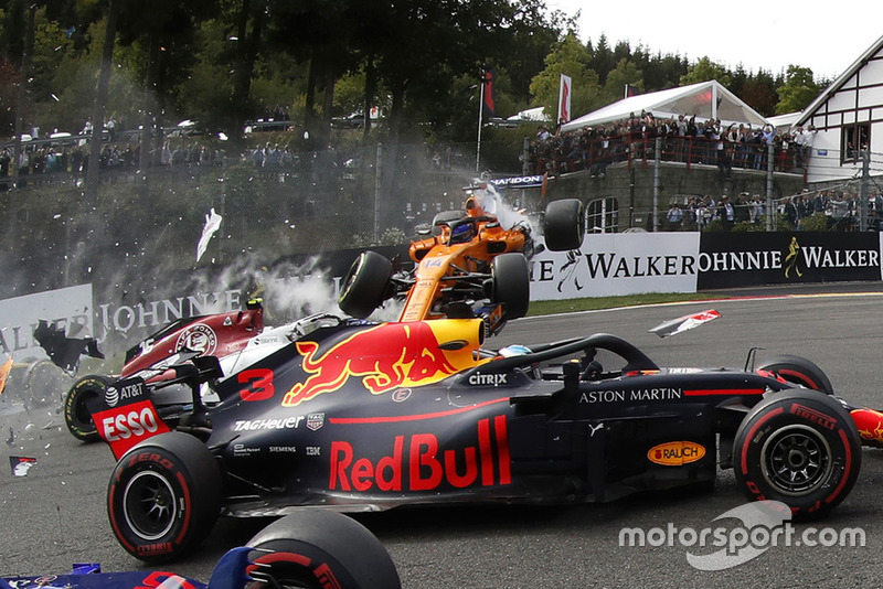 Авария: Фернандо Алонсо, McLaren MCL33