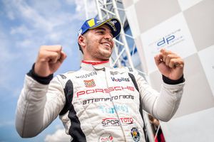 Podyum: Yarış galibi Ayhancan Güven, Porsche 911 GT3, Attempto Racing