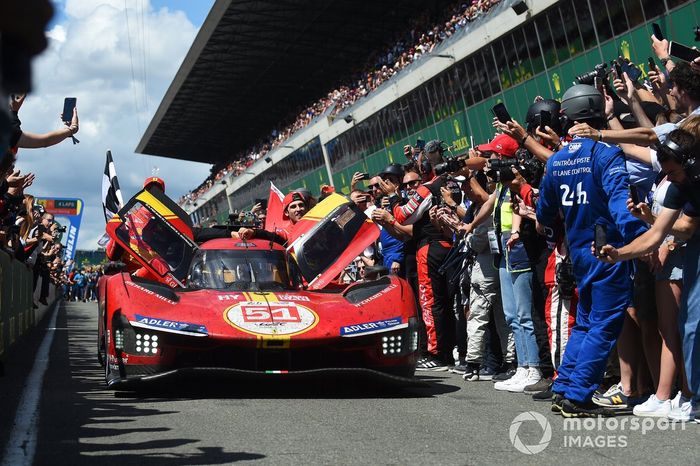 Ganadores de la carrera Alessandro Pier Guidi, James Calado, Antonio Giovinazzi, AF Corse Ferrari 499P