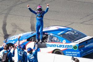 Race winner Kyle Larson, Hendrick Motorsports, Chevrolet Camaro HendrickCars.com