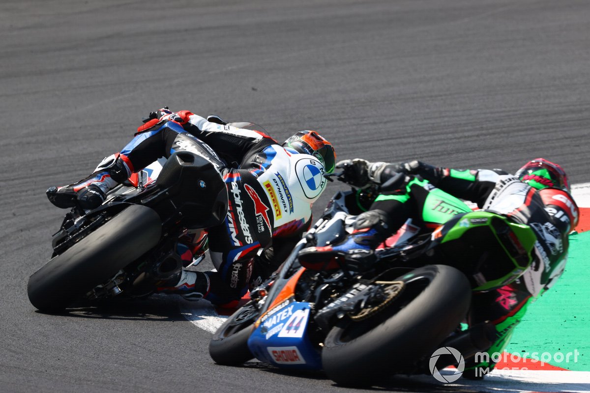 Michael van der Mark, BMW Motorrad WorldSBK Team, Lucas Mahias, Kawasaki Puccetti Racing