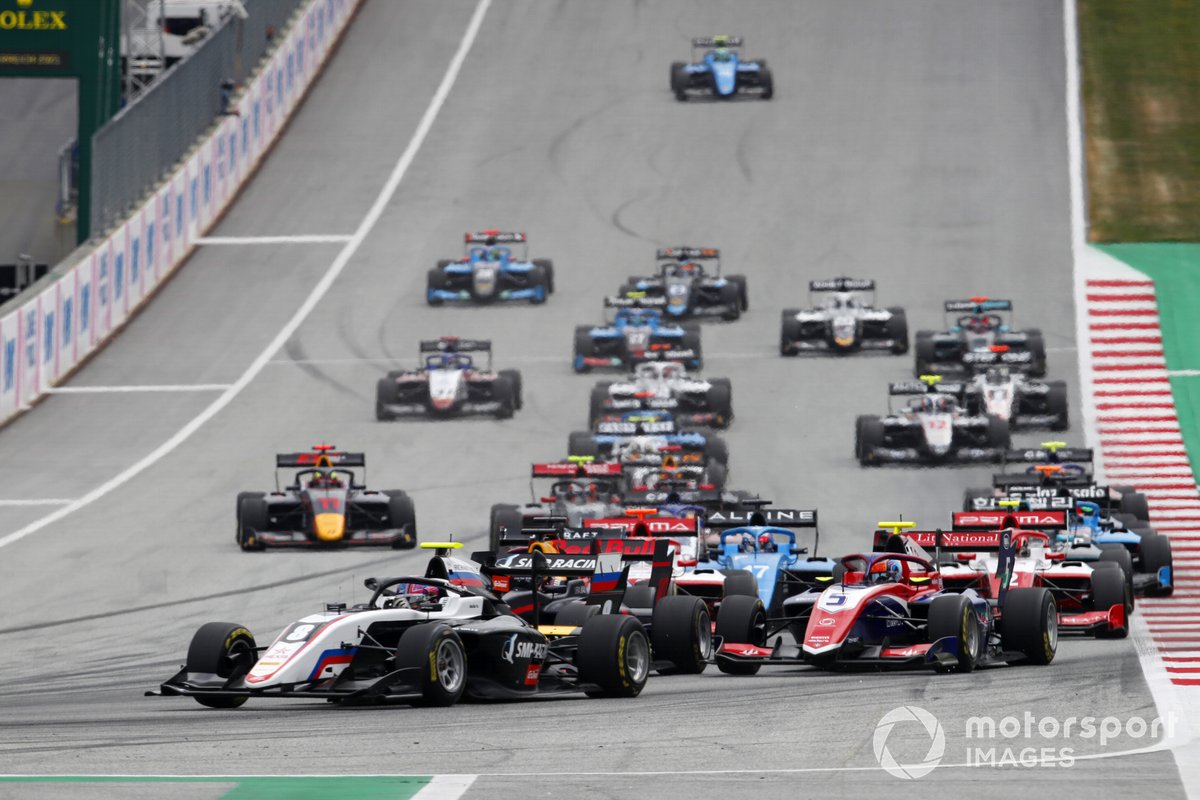 Salida de la carrera 3 de la FIA F3 2021 en Red Bull Ring