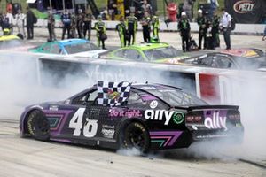 Ganador Alex Bowman, Hendrick Motorsports, Chevrolet Camaro Ally