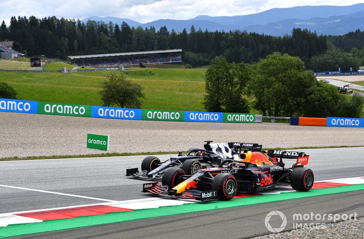 Max Verstappen, Red Bull Racing RB16B, Yuki Tsunoda, AlphaTauri AT02