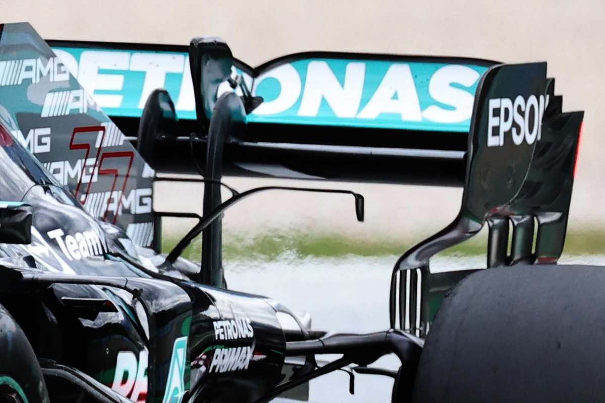 Detalle del alerón trasero del Mercedes W12 de Valtteri Bottas