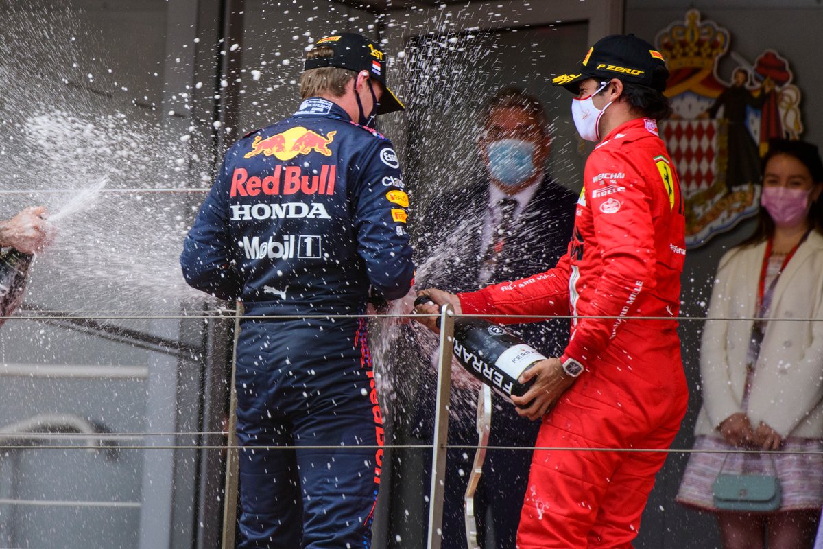 Max Verstappen, Red Bull Racing, Carlos Sainz Jr., Ferrari