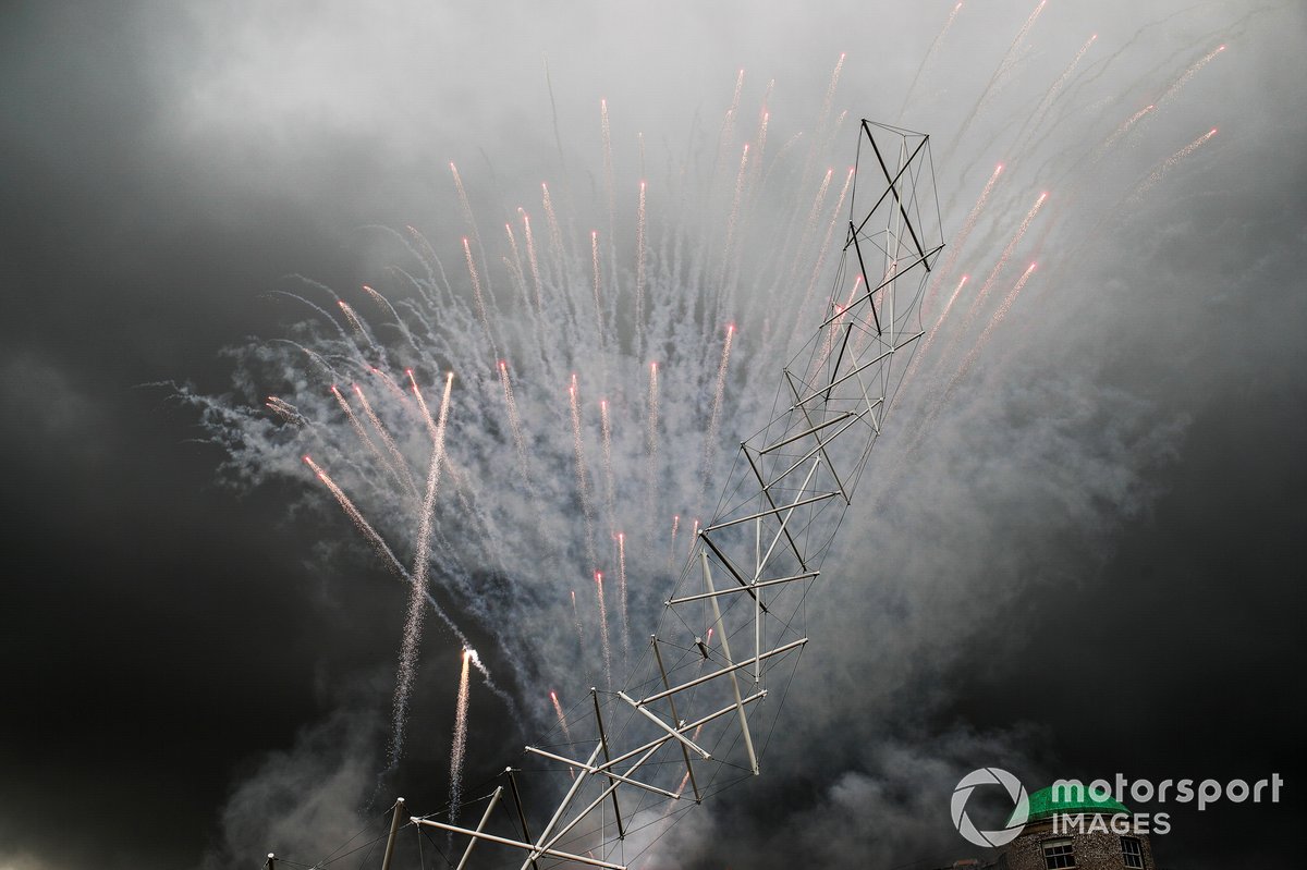 Fuegos artificiales en Lotus Goodwood House