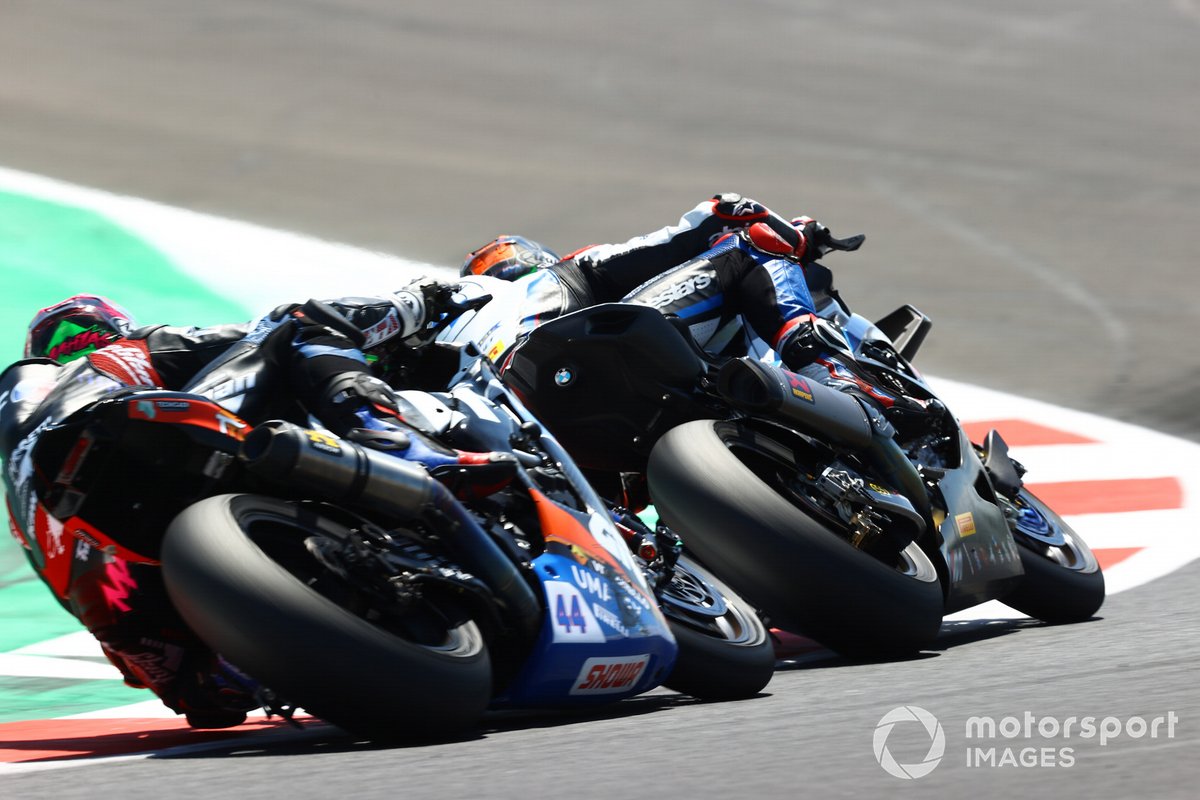 Michael van der Mark, BMW Motorrad WorldSBK Team, Lucas Mahias, Kawasaki Puccetti Racing