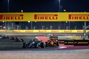 George Russell, Mercedes F1 W15, Oscar Piastri, McLaren MCL38