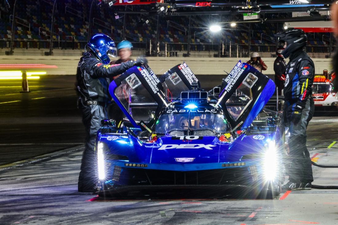 #10 Cadillac Wayne Taylor Racing Cadillac V- Series.R: Ricky Taylor, Filipe Albuquerque, Will Stevens, Brendon Hartley