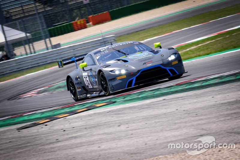 #76 R-Motorsport Aston Martin Vantage AMR GT3: Ricky Collard, Marvin Kirchhöfer