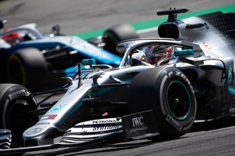 Lewis Hamilton, Mercedes AMG F1 W10, voor Valtteri Bottas, Mercedes AMG W10