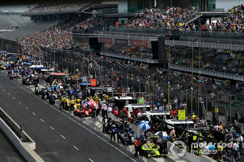Simon Pagenaud, Team Penske Chevrolet pit lane