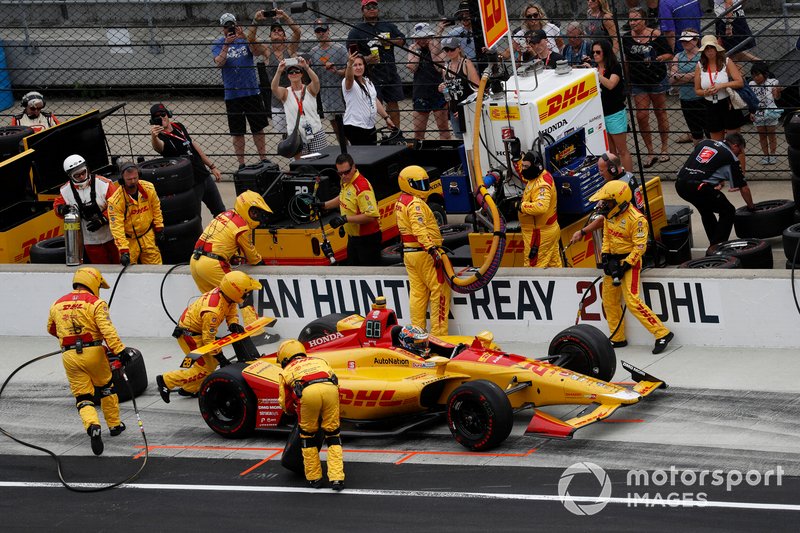 Ryan Hunter-Reay, Andretti Autosport Honda, pit stop