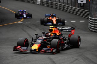 Pierre Gasly, Red Bull Racing RB15, Carlos Sainz Jr., McLaren MCL34, Daniil Kvyat, Toro Rosso STR14