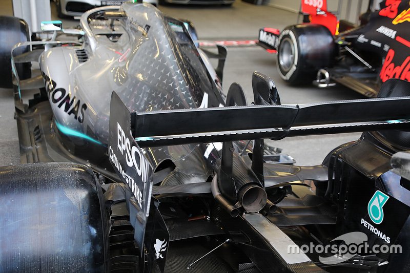 Mercedes W10: Heckflügel