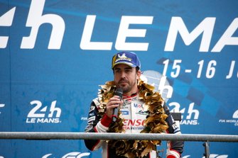 Podyum: #8 Toyota Gazoo Racing Toyota TS050: Fernando Alonso