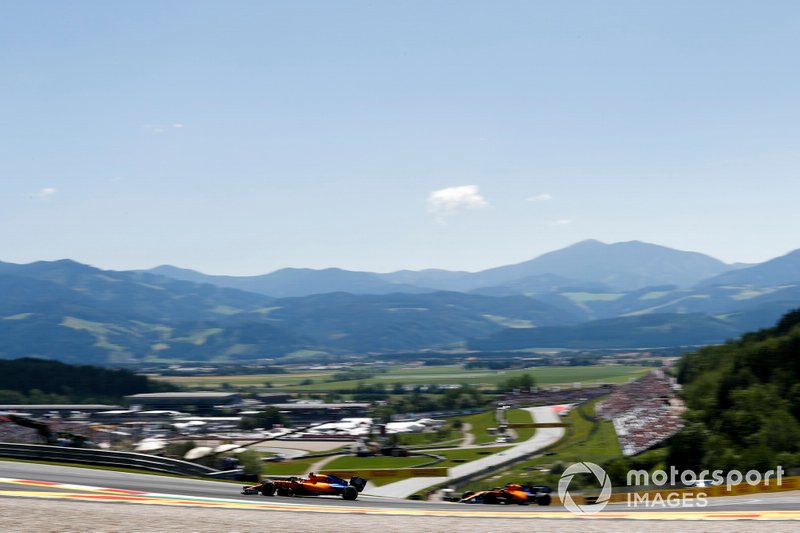 Carlos Sainz Jr., McLaren MCL34, Lando Norris, McLaren MCL34