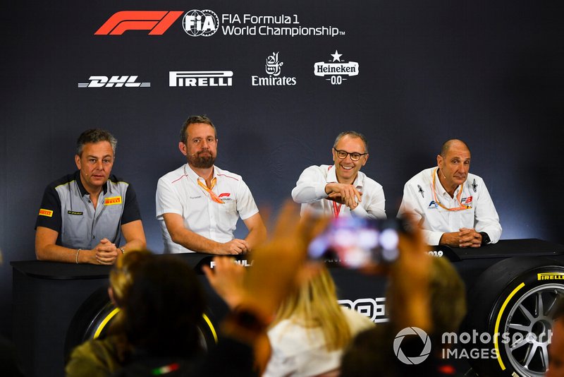 Mario Isola, Racing Manager, Pirelli Motorsport, Steve Nielsen, Stefano Domenicali e Bruno Michel alla conferenza stampa per le nuove gomme F2
