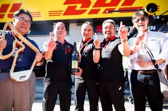 Toyoharu Tanabe, F1 Technical Director, Honda and Masashi Yamamoto, General Manager, Honda Motorsport celebrate with the trophy and the champagne