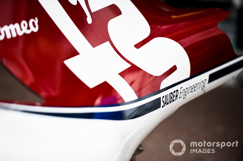 Cubierta del motor Alfa Romeo Racing C38