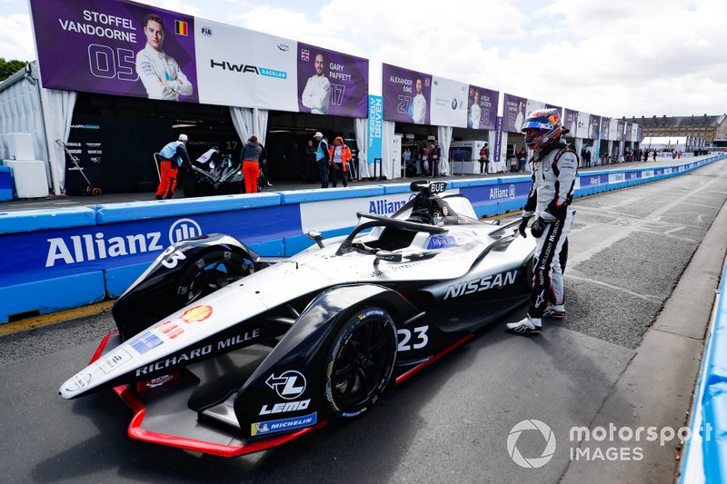 Sébastien Buemi, Nissan e.Dams, beside his Nissan IMO1 