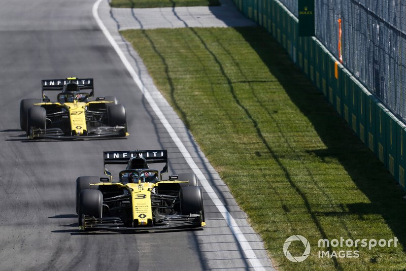 Daniel Ricciardo, Renault R.S.19, precede Nico Hulkenberg, Renault R.S. 19
