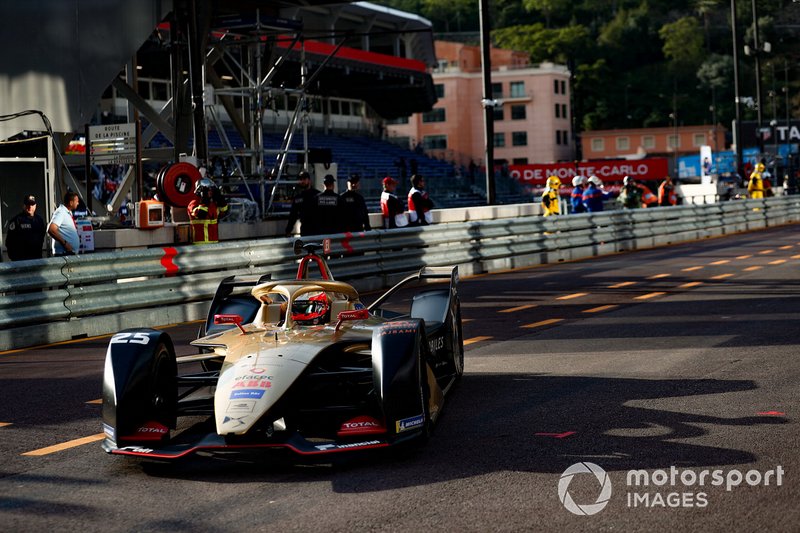 Jean-Eric Vergne, DS TECHEETAH, DS E-Tense FE19 in the pit lane