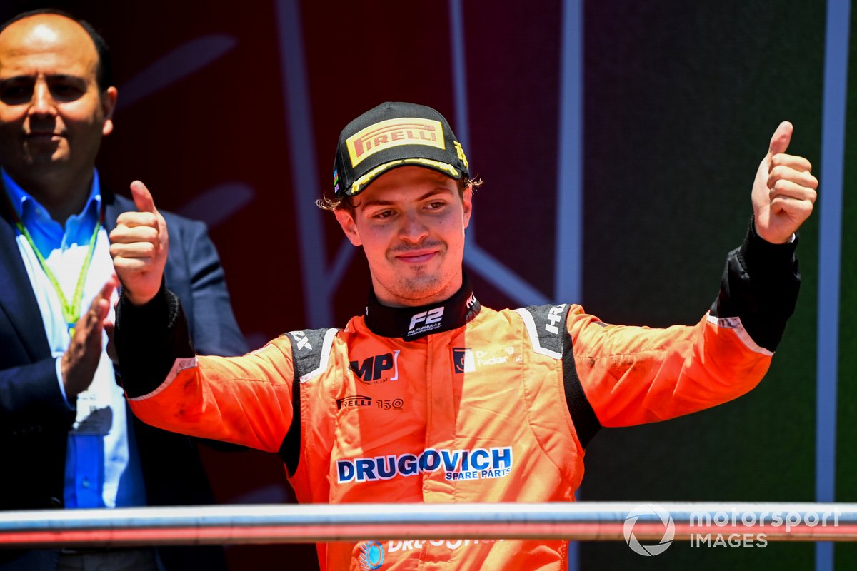 Felipe Drugovich, MP Motorsport, en el podio