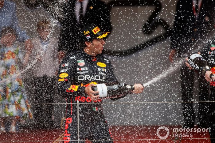 Podio: ganador Sergio Pérez, Red Bull Racing