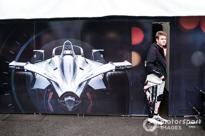 Oliver Rowland, Nissan e.Dams en pit lane