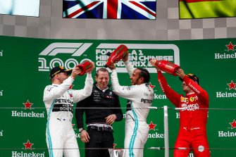 Podium: winnaar Lewis Hamilton, Mercedes AMG F1, tweede Valtteri Bottas, Mercedes AMG F1 en derde Sebastian Vettel, Ferrari