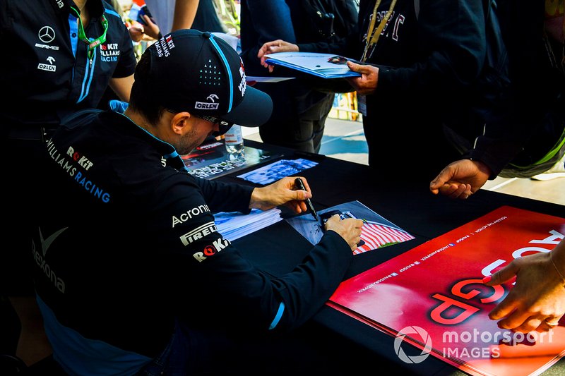 Robert Kubica, Williams Racing, firma autografi ai tifosi