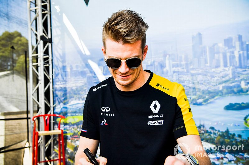 Nico Hulkenberg, Renault F1 Team signs autographs for fans