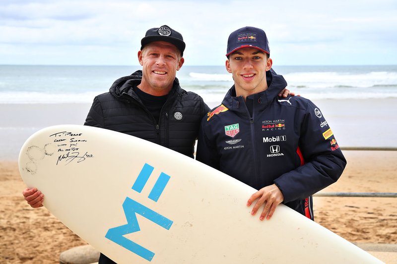 Pierre Gasly, Red Bull Racing, si prepara per fare surf