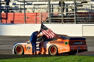 Ganador, Brad Keselowski, Team Penske, Ford Mustang