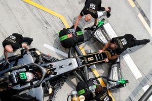 Romain Grosjean, Haas F1 Team VF-19, de retour au stand
