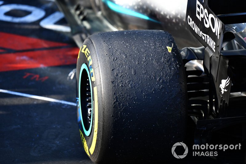 Worn tyres on the car of Valtteri Bottas, Mercedes AMG W10