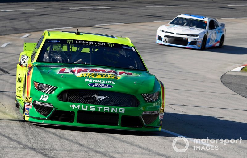 Ryan Blaney, Team Penske, Ford Mustang Menards/Libman and Landon Cassill, Manscaped Racing, Chevrolet Camaro