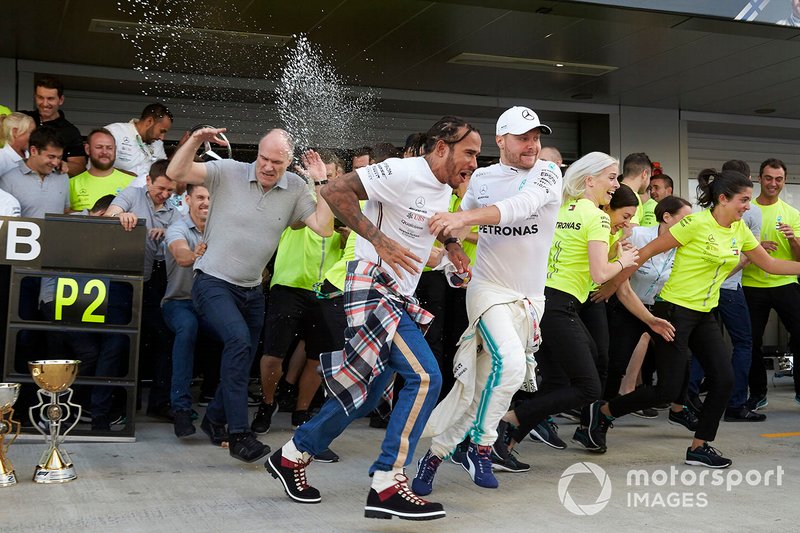Lewis Hamilton, Mercedes AMG F1, 1st position, Valtteri Bottas, Mercedes AMG F1, 2nd position, and the Mercedes team celebrate victory