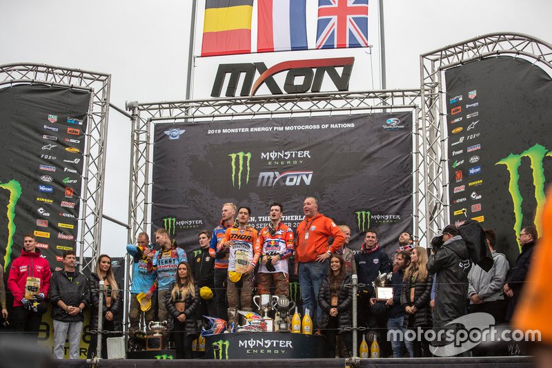 Olanda festeggia la vittoria sul podio
