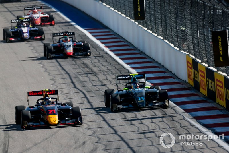 Juri Vips, Hitech Grand Prix e Jake Hughes, HWA RACELAB