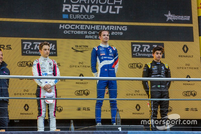 Podio di gara 2: secondo classificato Oscar Piastri, R-ACE GP, terzo classificato Caio Collet, R-ACE GP