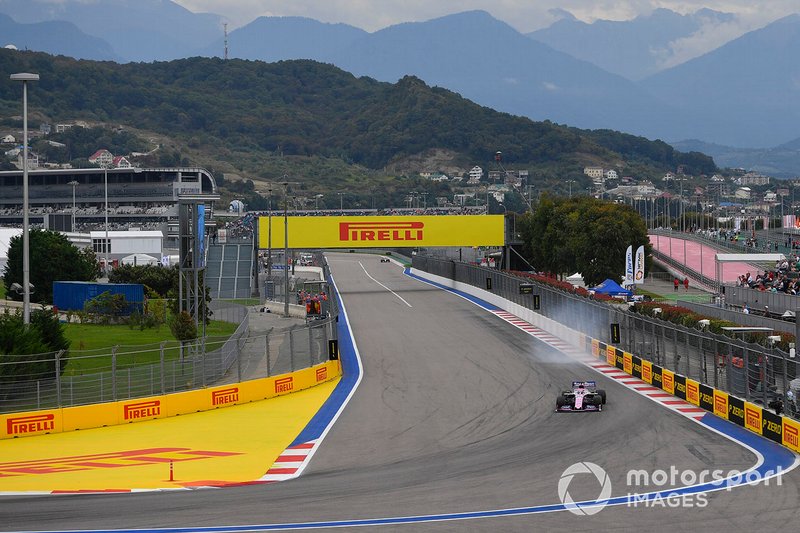 Sergio Perez, Racing Point RP19, blocca una ruota