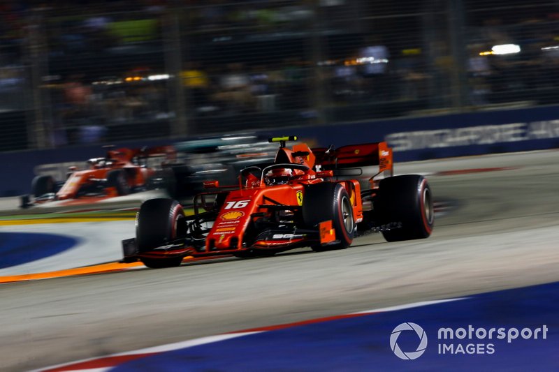 А с чего это Ferrari так раскатилась?