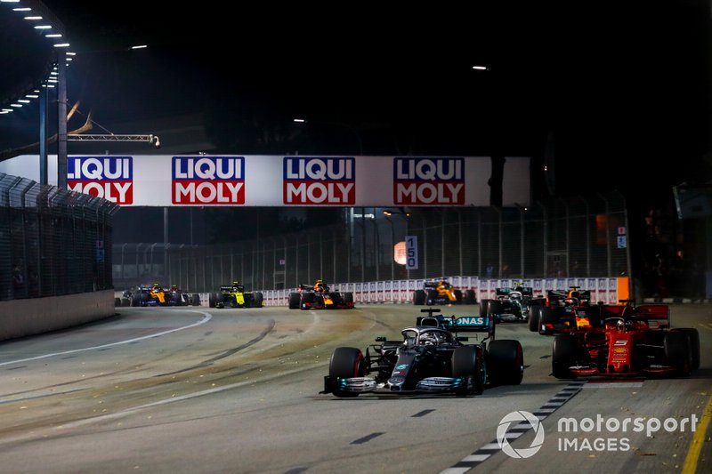 La lotta tra Lewis Hamilton, Mercedes AMG F1 W10 e Sebastian Vettel, Ferrari SF90