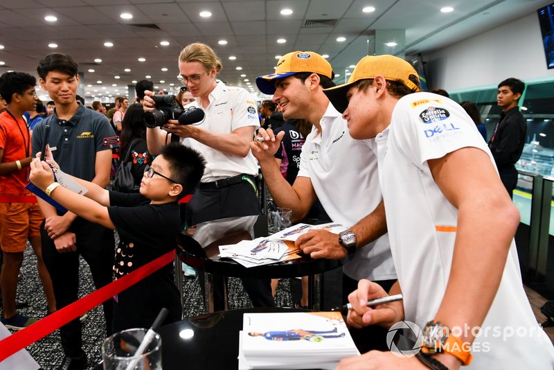 Lando Norris, McLaren y Carlos Sainz Jr., McLaren