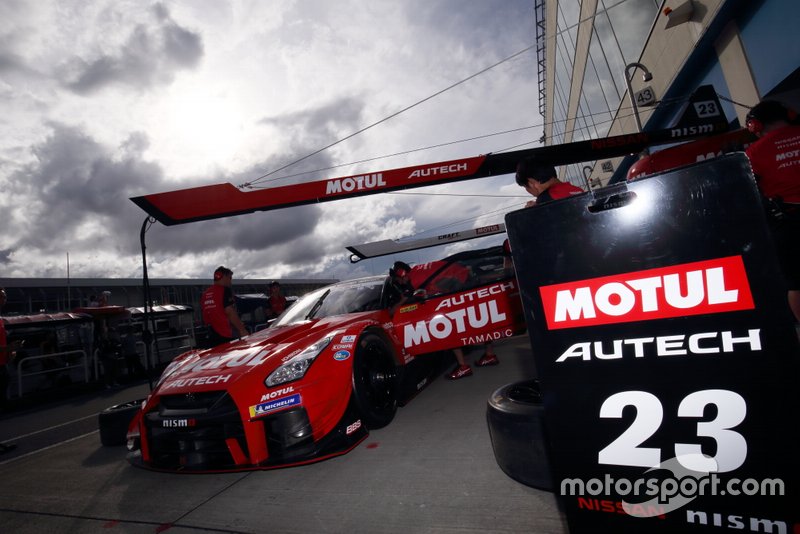 #23 MOTUL AUTECH GT-R