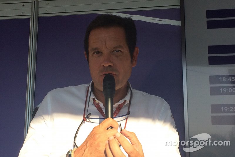 Pau Serracanta, managing diretor di Dorna nel paddock della MotoE