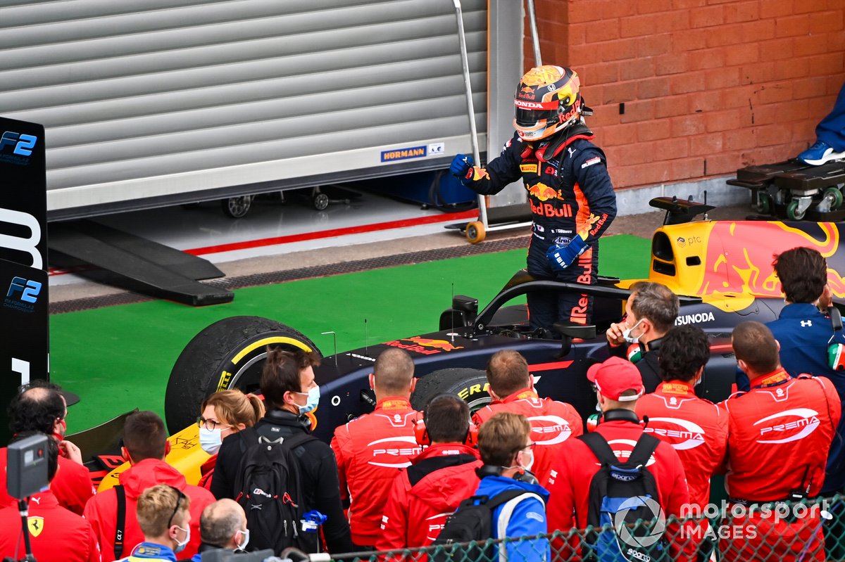 Yuki Tsunoda, Carlin, vince la gara